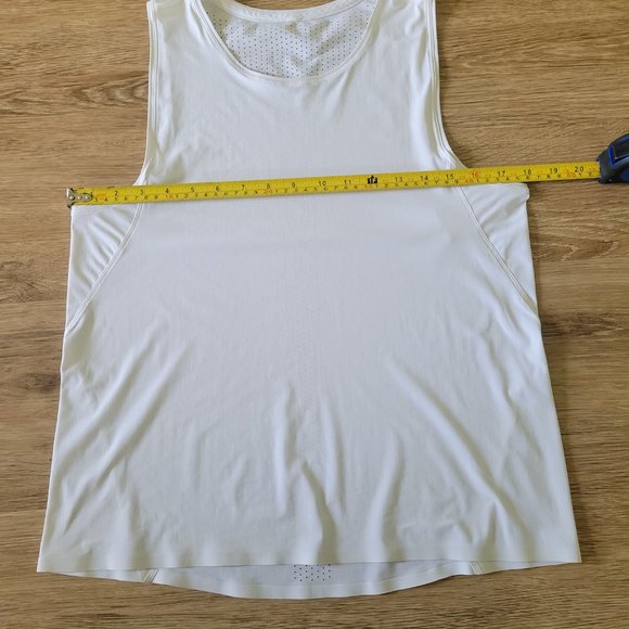 Lululemon Run On tank - Picture 6 of 7